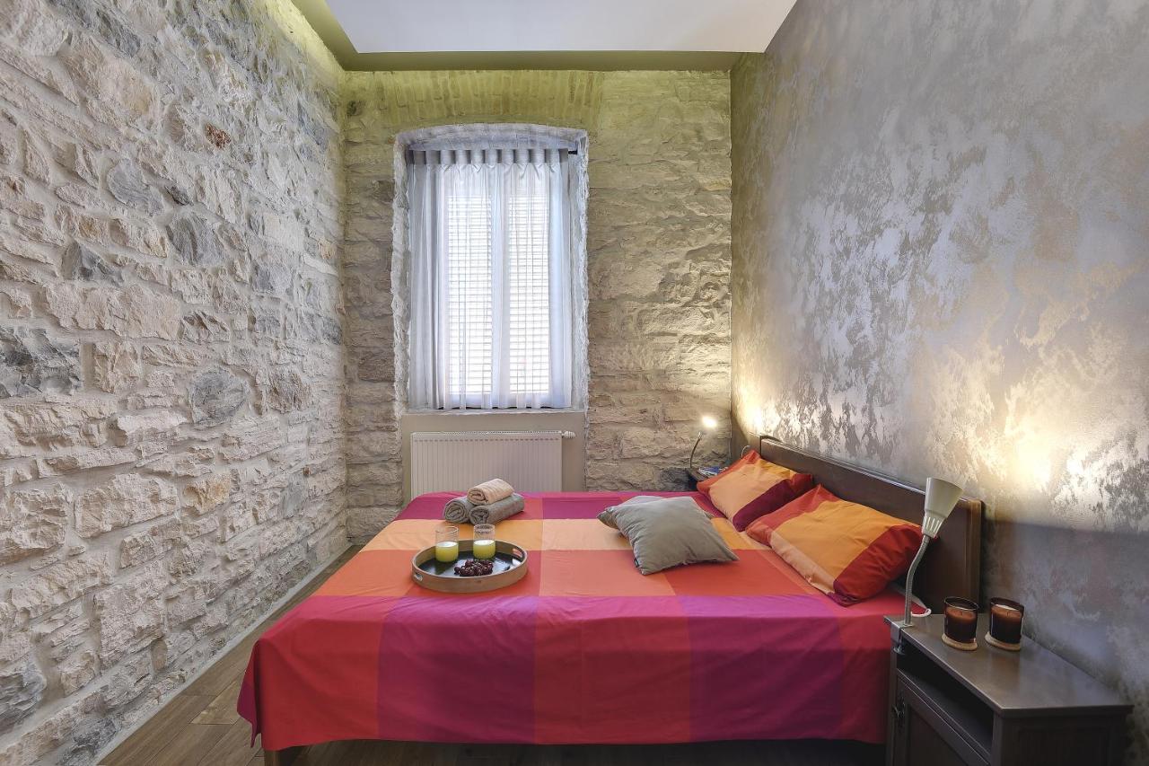 Mimoza Old Town Pula Apartments Bagian luar foto