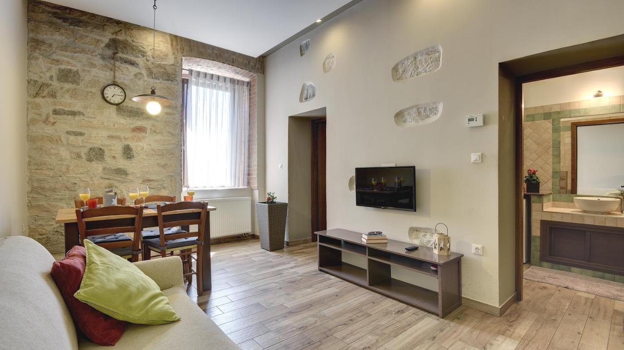 Mimoza Old Town Pula Apartments Bagian luar foto