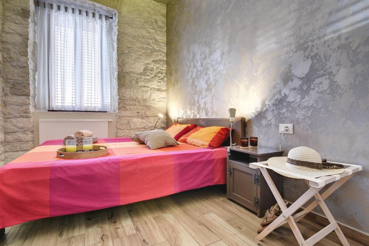 Mimoza Old Town Pula Apartments Bagian luar foto