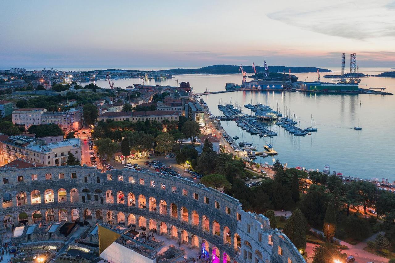 Mimoza Old Town Pula Apartments Bagian luar foto