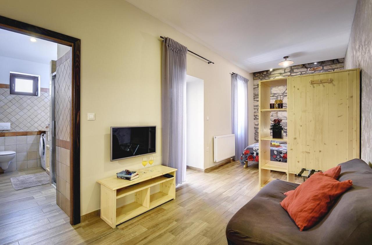 Mimoza Old Town Pula Apartments Bagian luar foto
