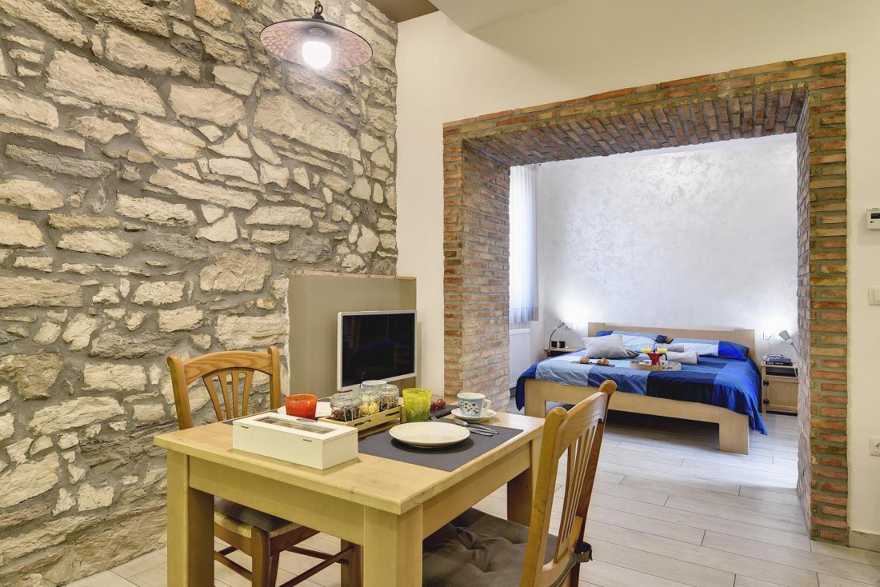 Mimoza Old Town Pula Apartments Bagian luar foto