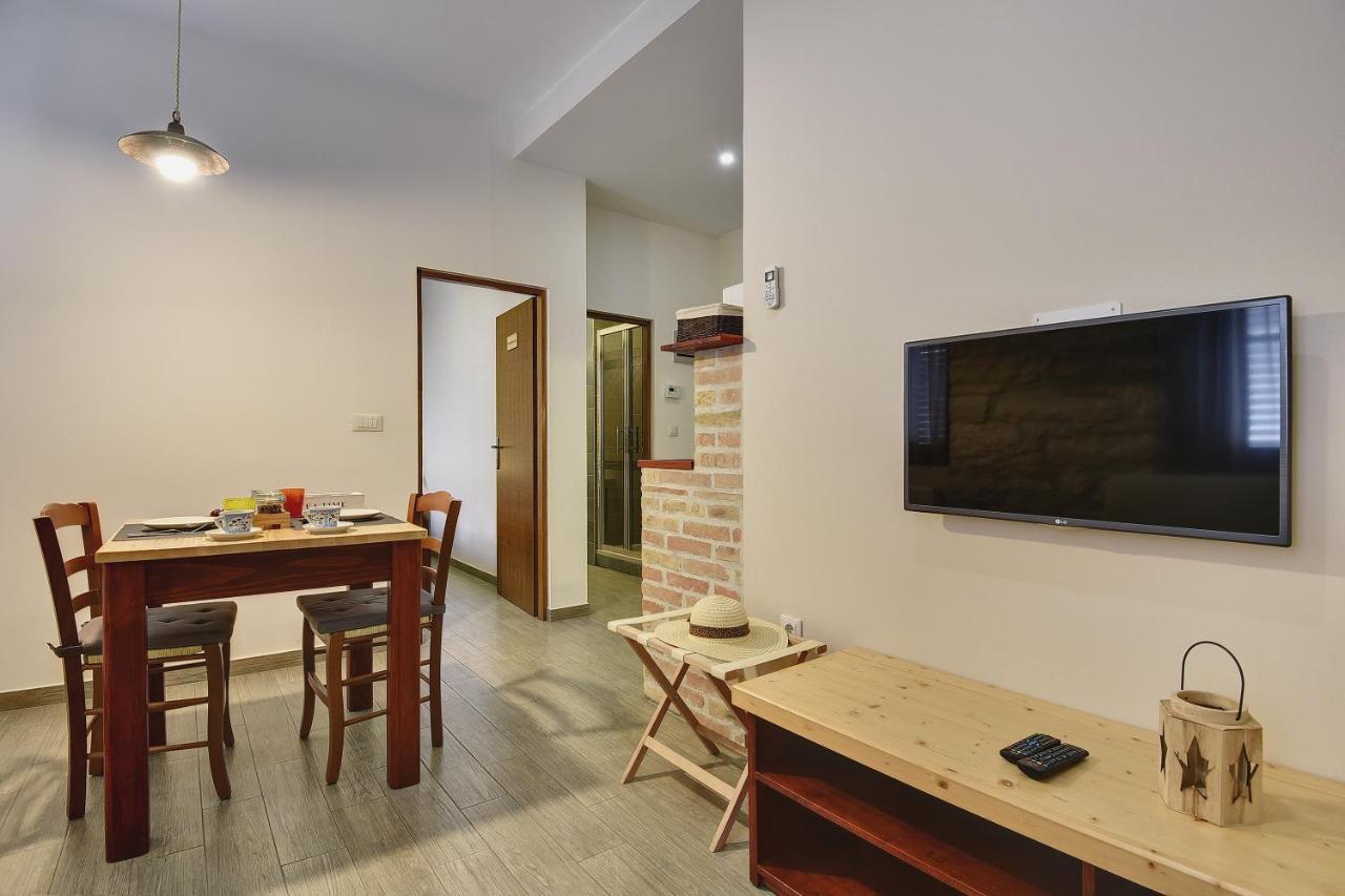 Mimoza Old Town Pula Apartments Bagian luar foto