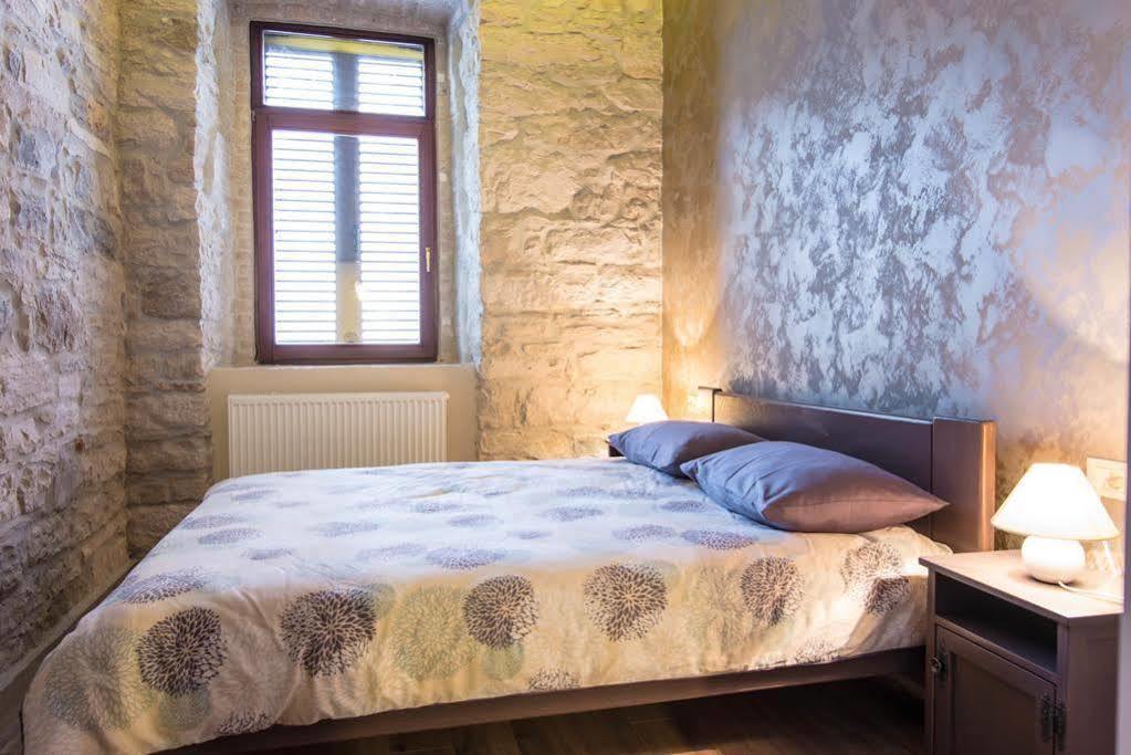 Mimoza Old Town Pula Apartments Bagian luar foto
