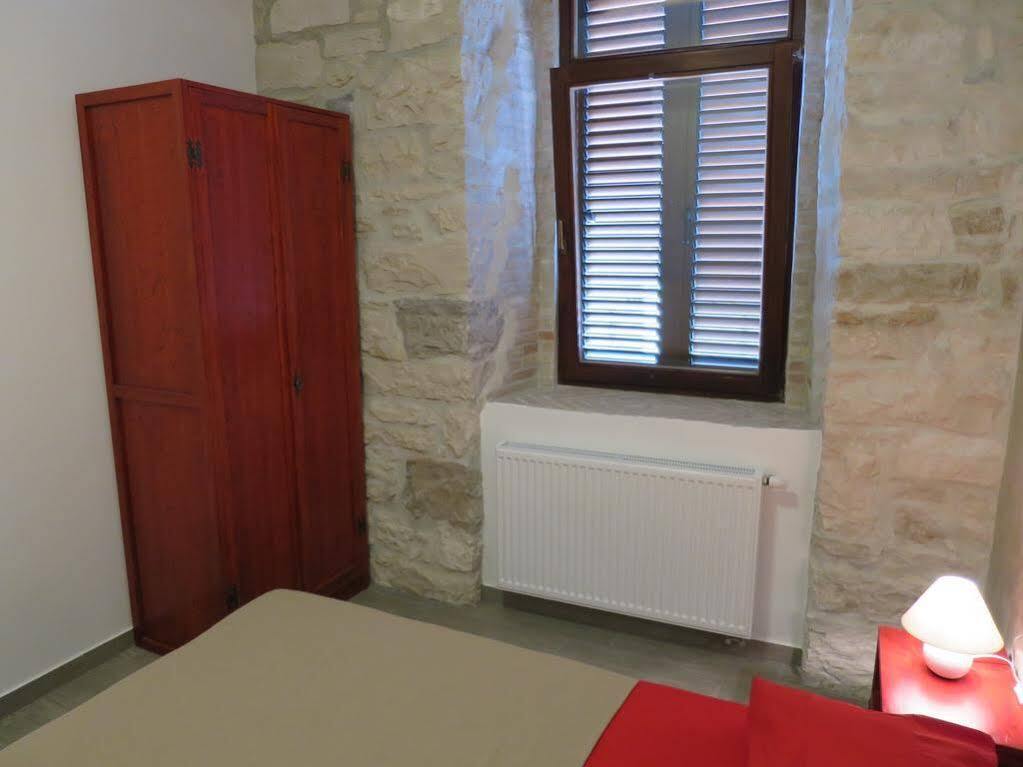 Mimoza Old Town Pula Apartments Bagian luar foto